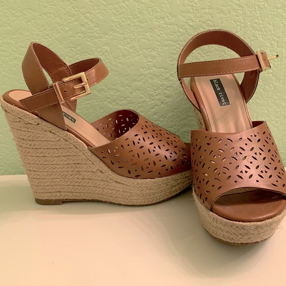 Wedged Sandal’s ready for the summer, hardly used!